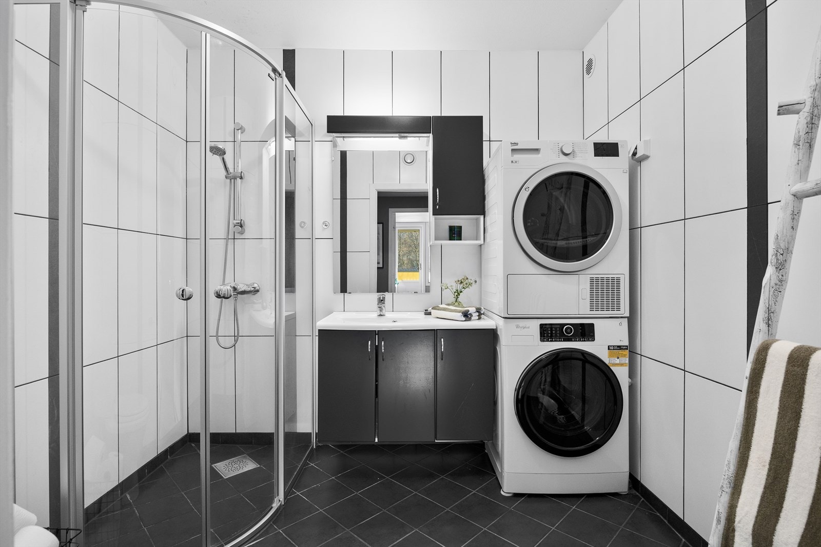 Helfliset baderom / wc med varmekabler Galleribilde