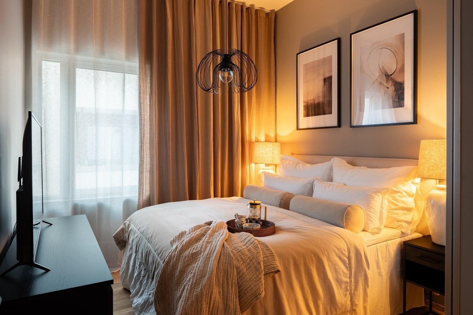 Hovedsoverommet måler 11,8m², og her får du godt med plass til både dobbeltseng, nattbord og garderobeløsning. Galleribilde