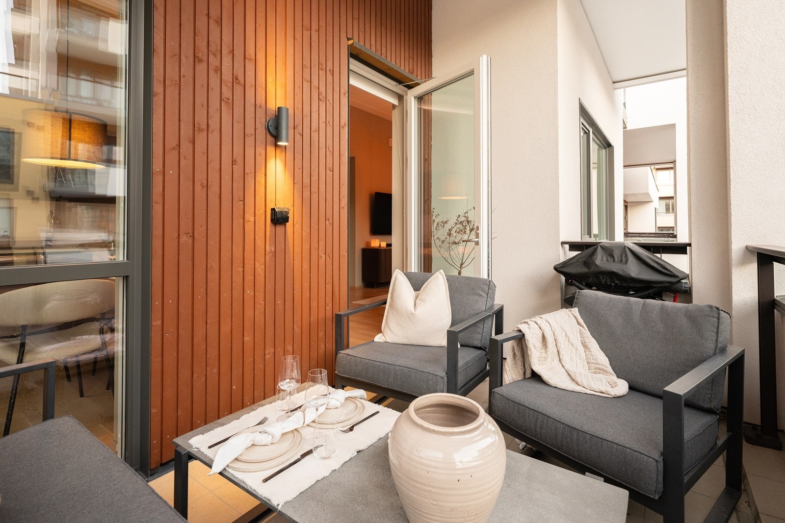 Videre vender balkongen mot sør og byr på gode solforhold. Galleribilde