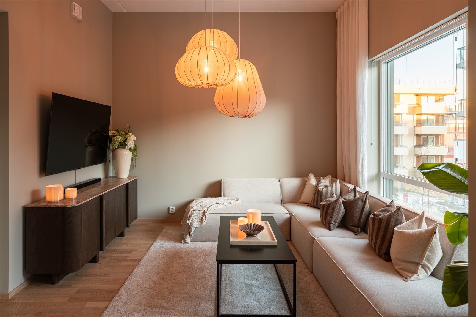 Felleskostnadene inkluderer elektroniske fellesavtaler, fjernvarme og diverse vedlikehold/drift iht. regnskap. Galleribilde