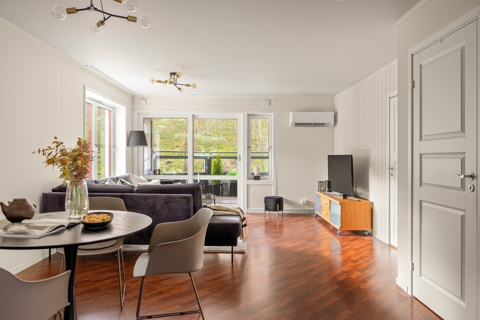 W Eiendomsmegling Bergen sentrum ved Julian Hasti har gleden av å presentere Løvåsveien 80. Galleribilde