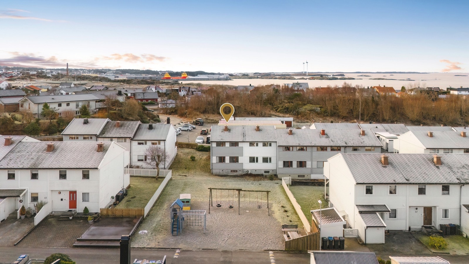 Nydelig beliggenhet i Kvalsvik i barnevennlig boligområde. Galleribilde
