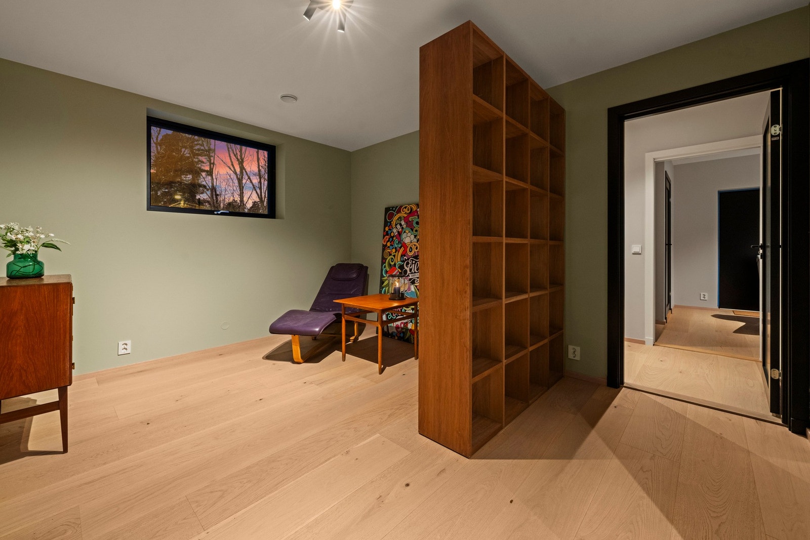 Fra entreen i 1. etasje møter du en romslig stue. Galleribilde