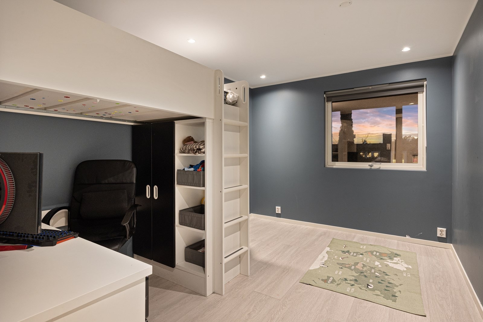 Det tredje soverom er lyst og luftig med gode møbleringsmuligheter. Galleribilde