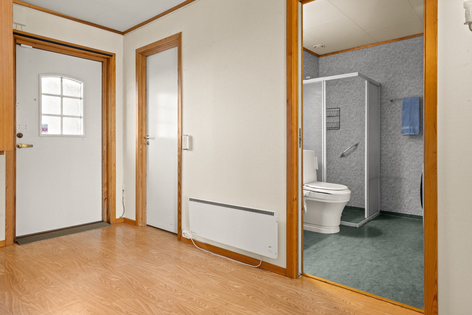 Fra gangen er det inngang til bod og baderom. Galleribilde