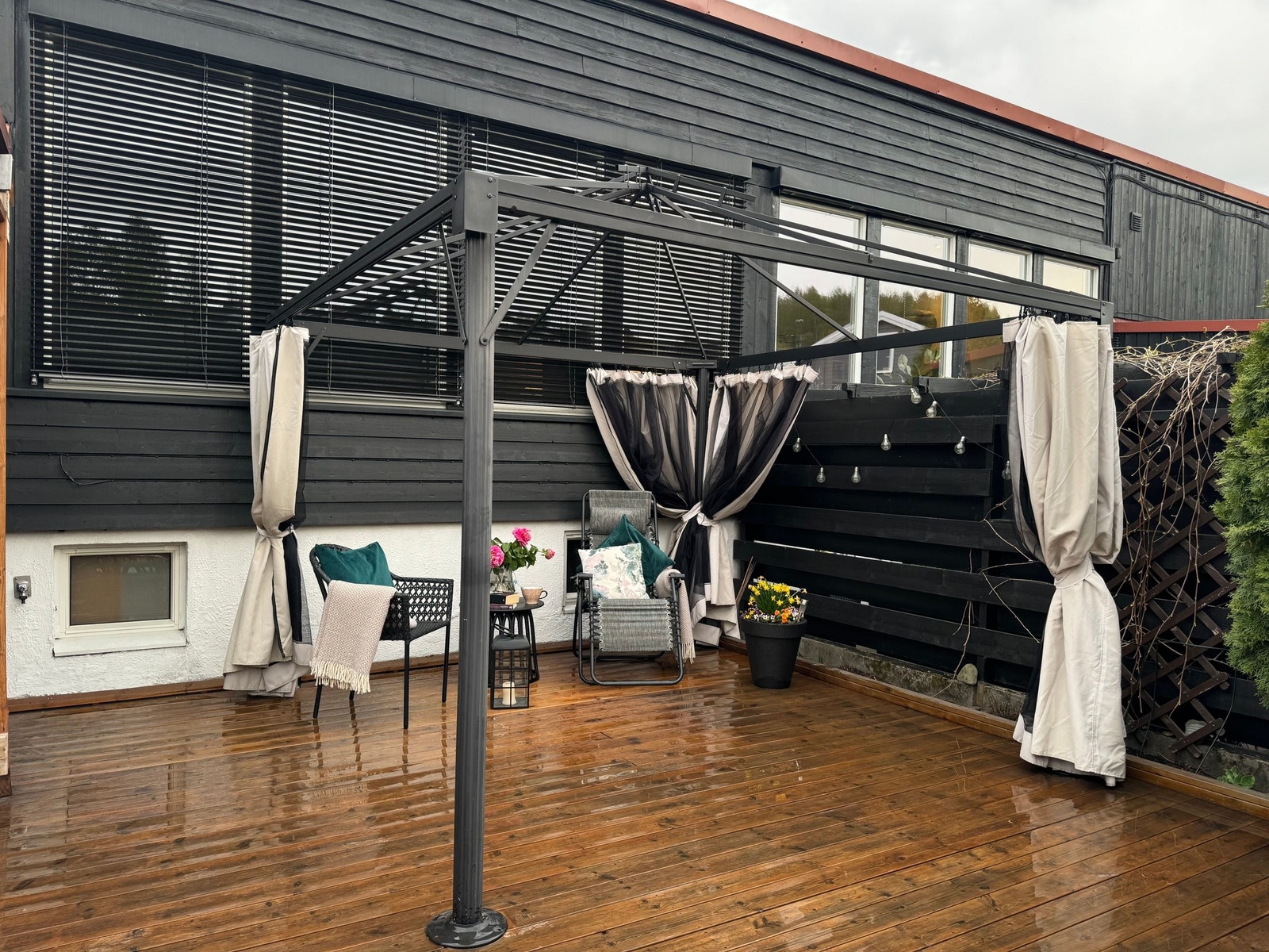 TERRASSE PÅ FREMSIDE Galleribilde