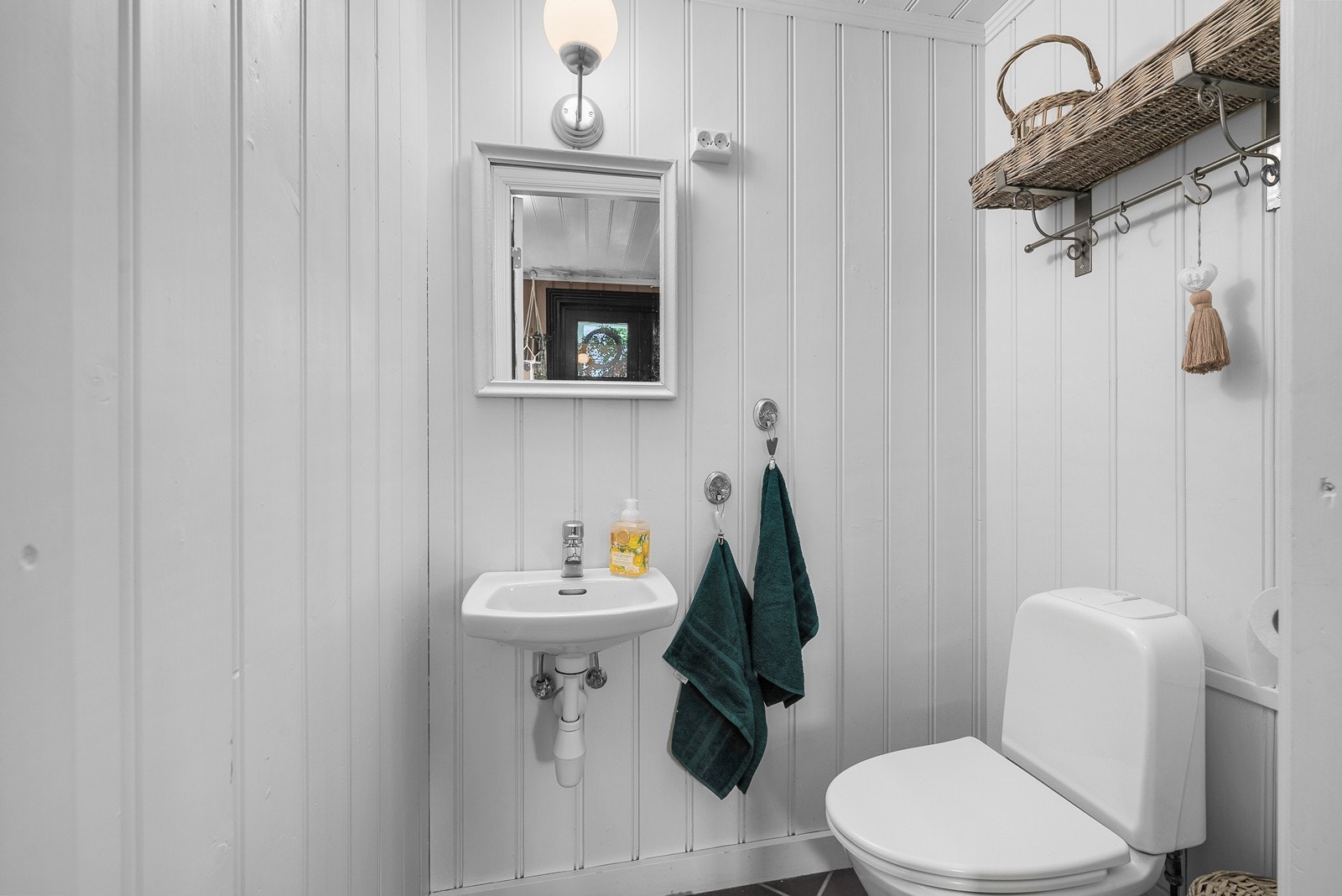 Separat toalettrom i første etasje. Galleribilde