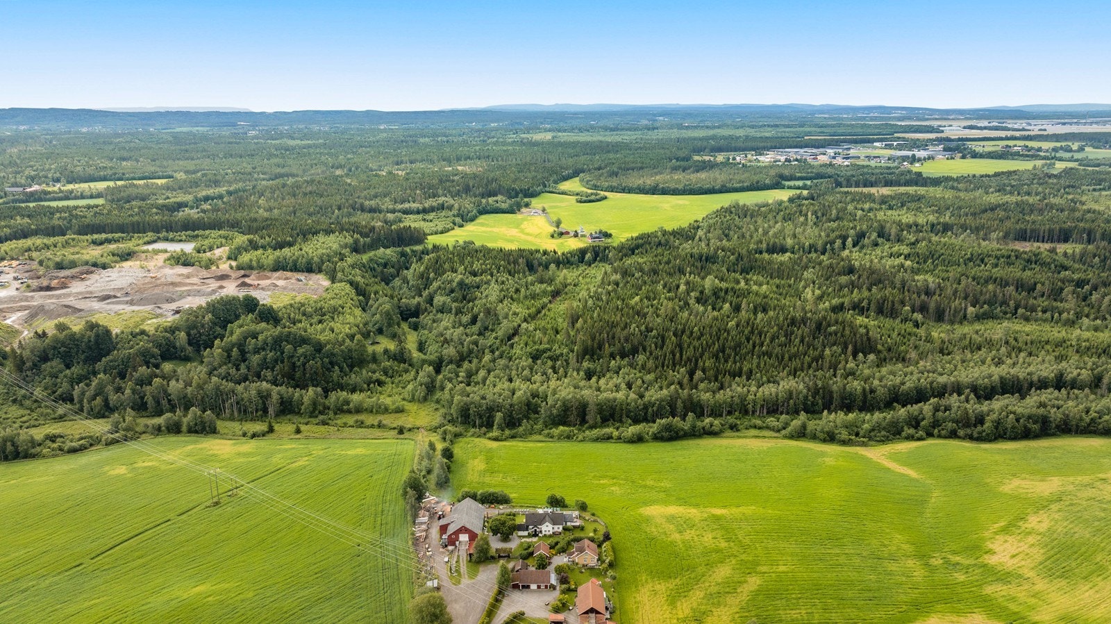Området er omkranset av vakker natur, og har en fredelig og avslappende atmosfære. Her kan du virkelig nyte landlige omgivelser, samtidig som du også har enkel tilgang til alle nødvendige fasiliteter. Galleribilde