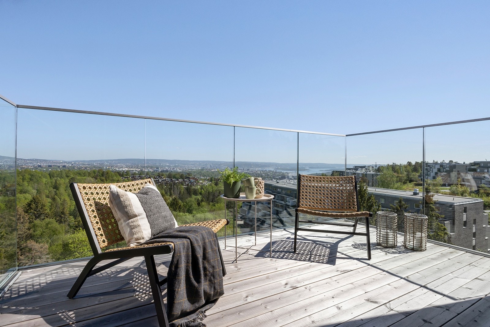 God plass til utemøbler og beplantning. Galleribilde