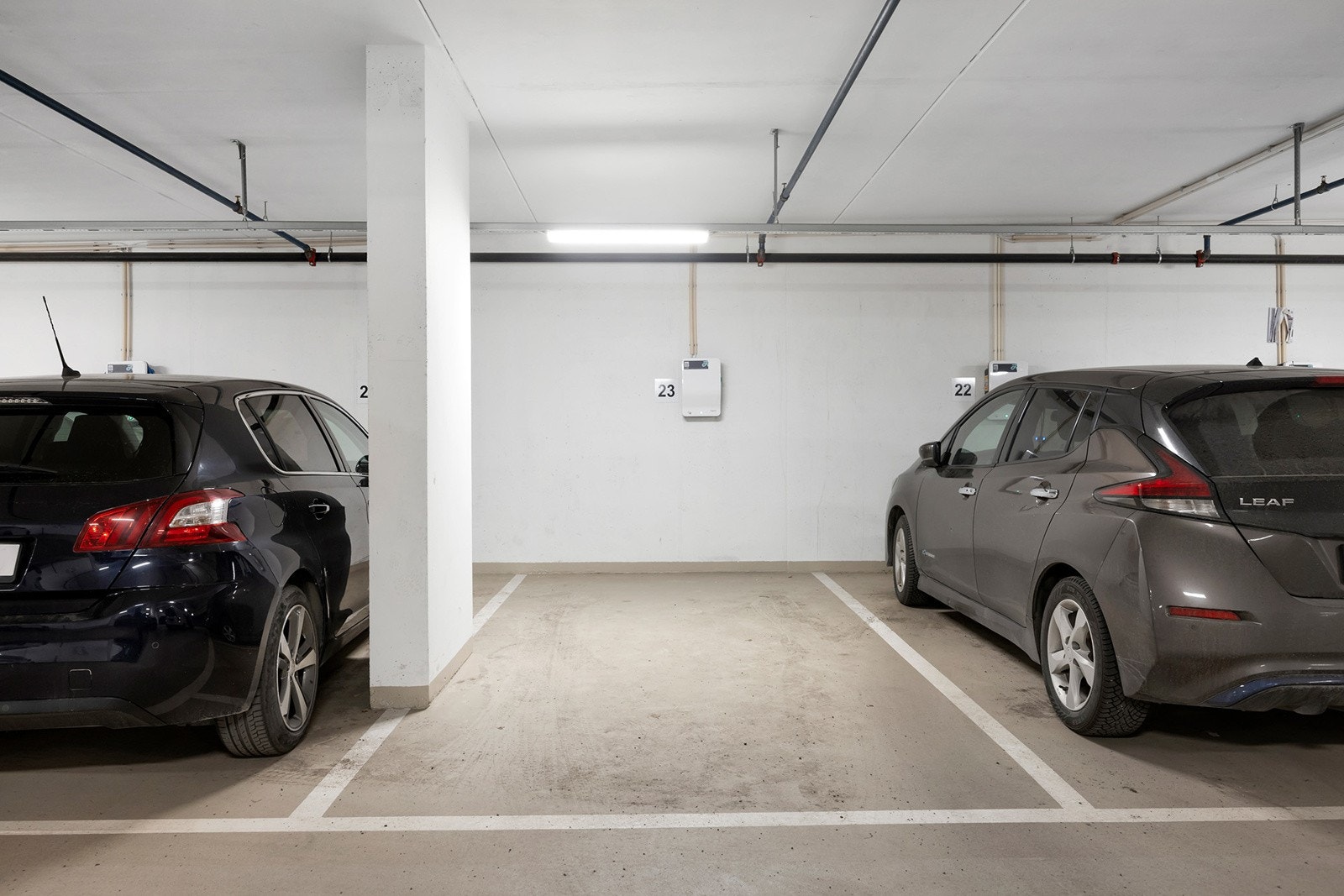Parkeringsplass 23 med EL-lader medfølger. Galleribilde