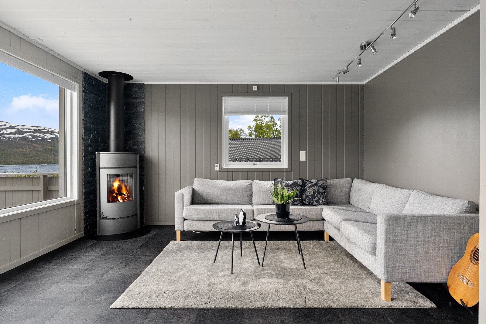 Hytta holder gjennomgående standard og er mye oppgradert i selgers eiertid. Galleribilde