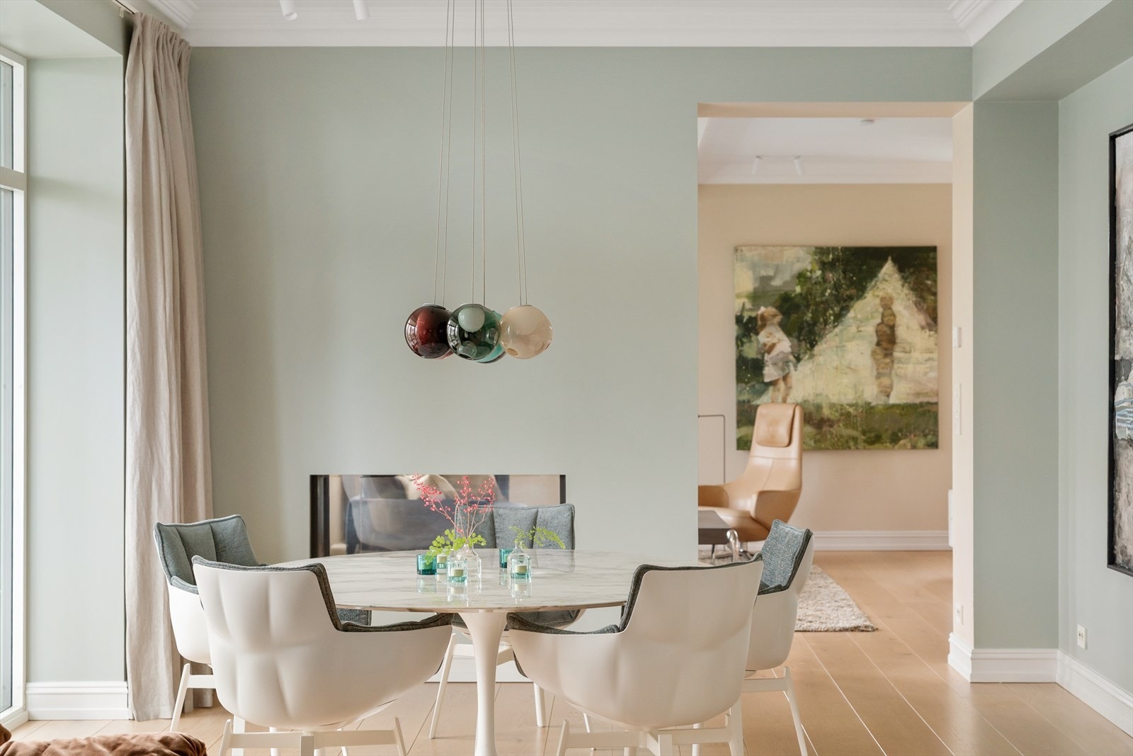 Én-stavs eikeparkett i alle oppholdsrom Galleribilde