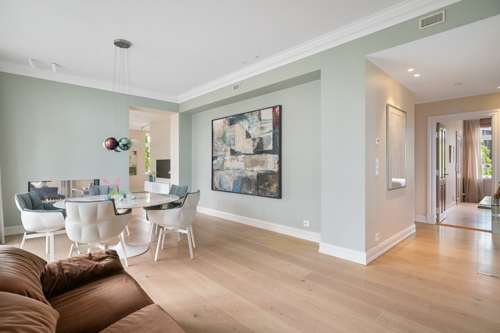 En av mange flotte siktlinjer i leiligheten Galleribilde