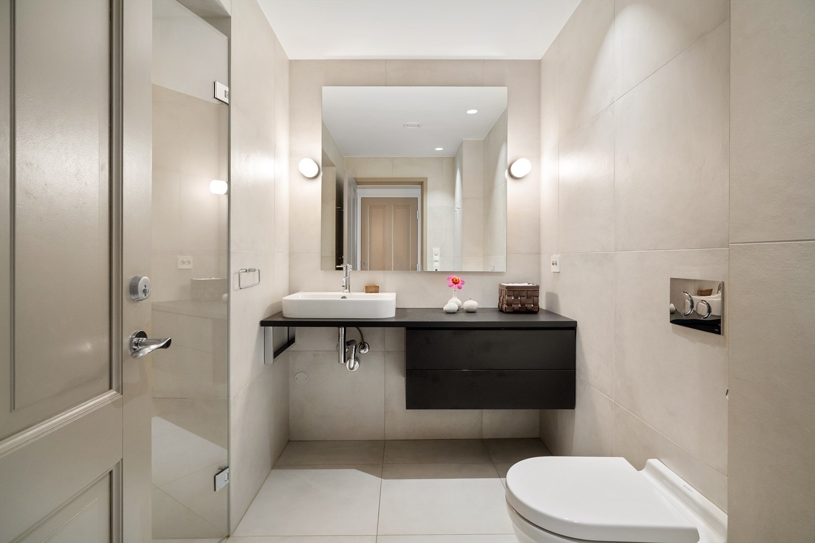 Dusjbad/wc med smakfulle fliser Galleribilde