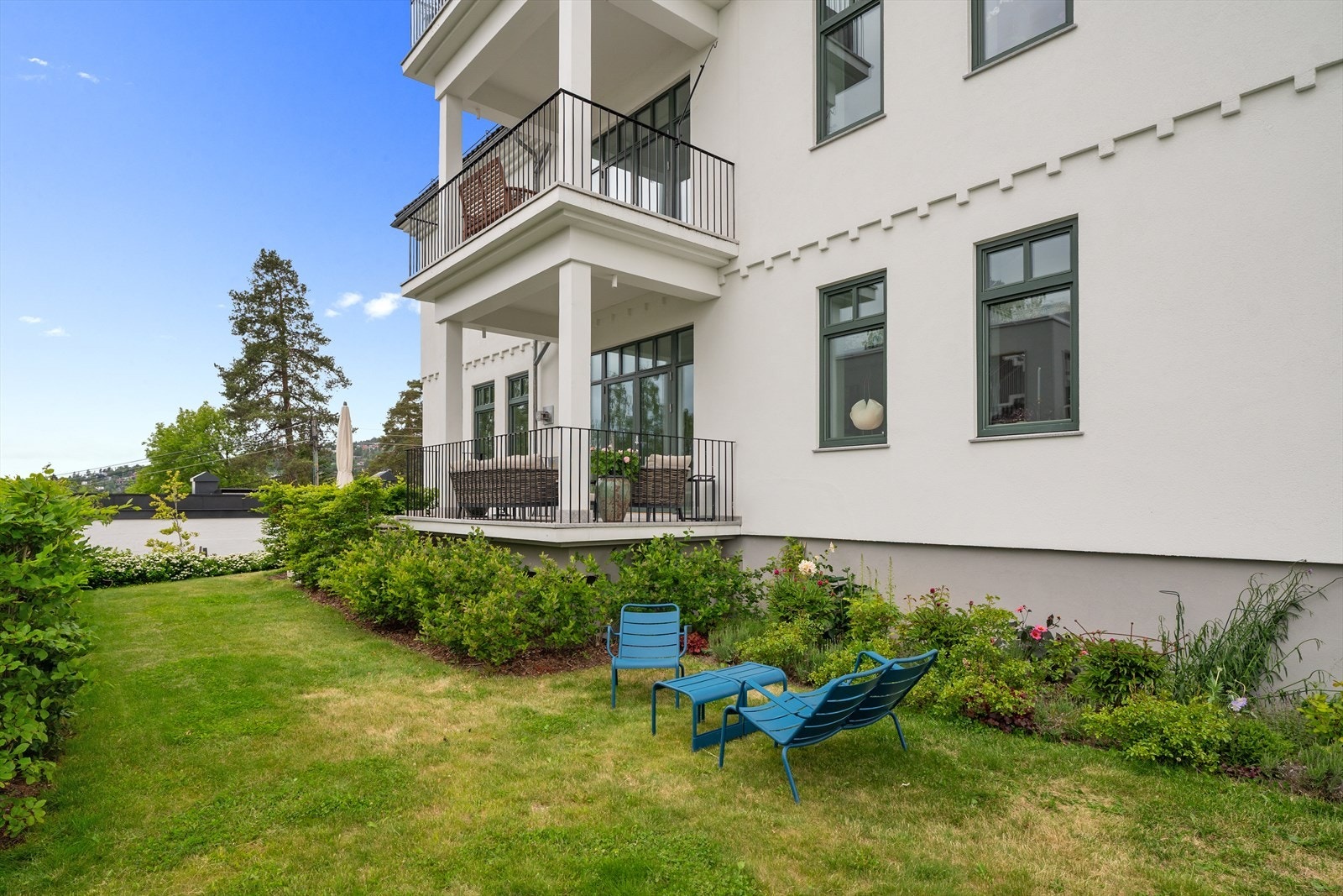 Leiligheten er en del av en klassisk villa som i 2019 ble ombygget og ferdigstilt til tre moderne eierseksjoner Galleribilde