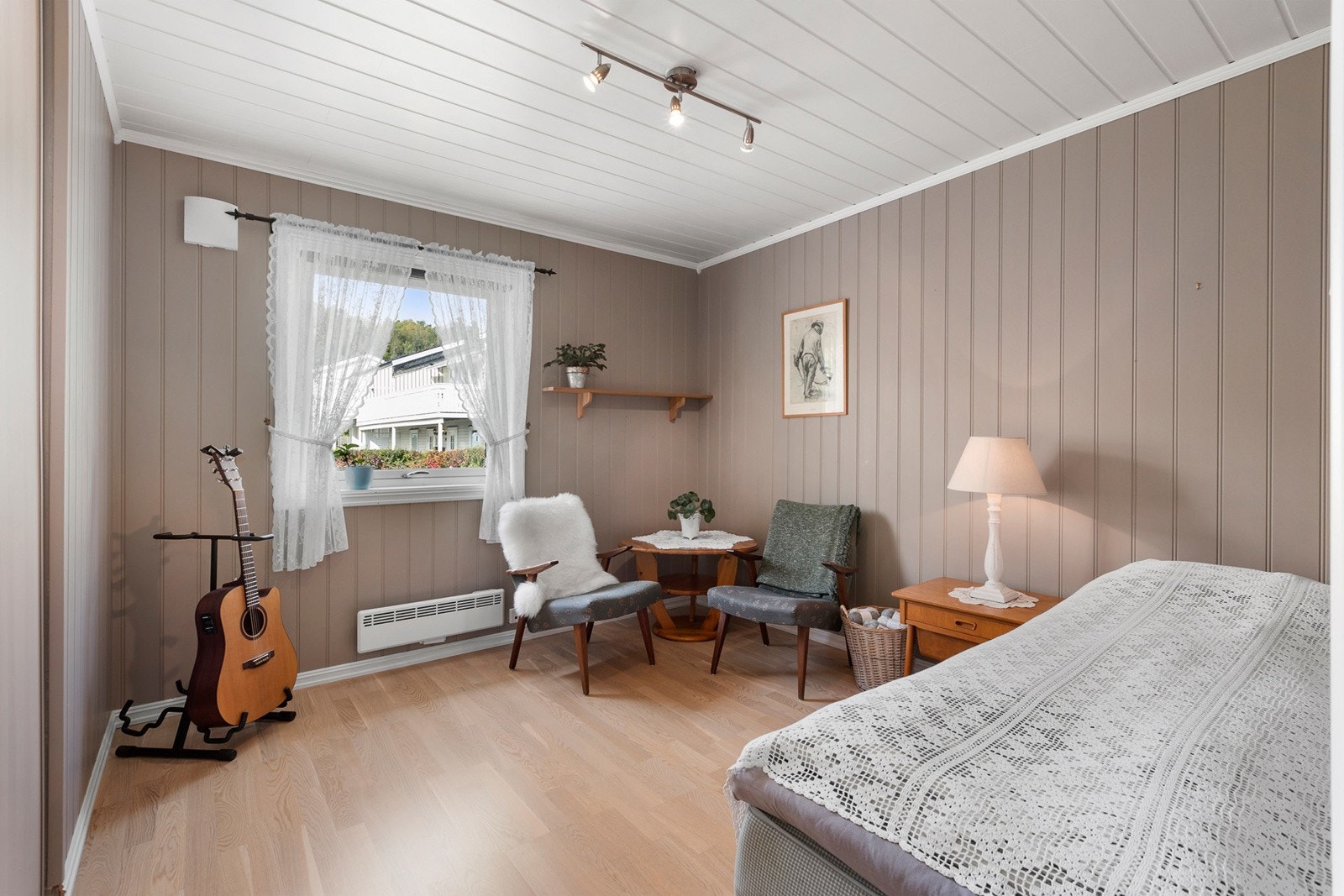 Soverom II med skyvedørsgarderobe Galleribilde