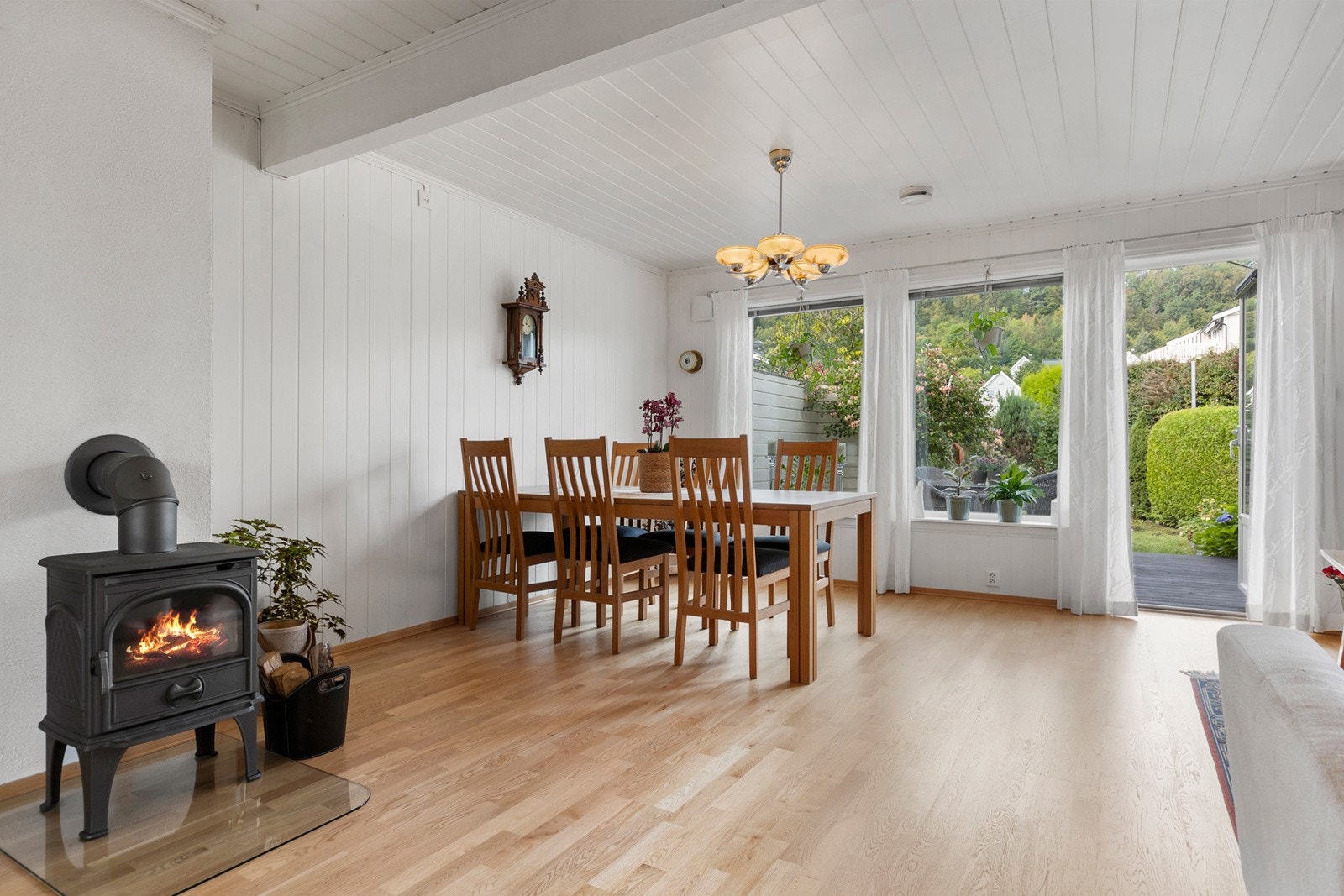 Store vindusflater gir godt med lys Galleribilde