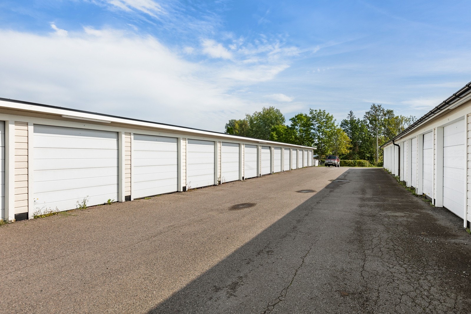 Garasje i felles garasjerekke Galleribilde