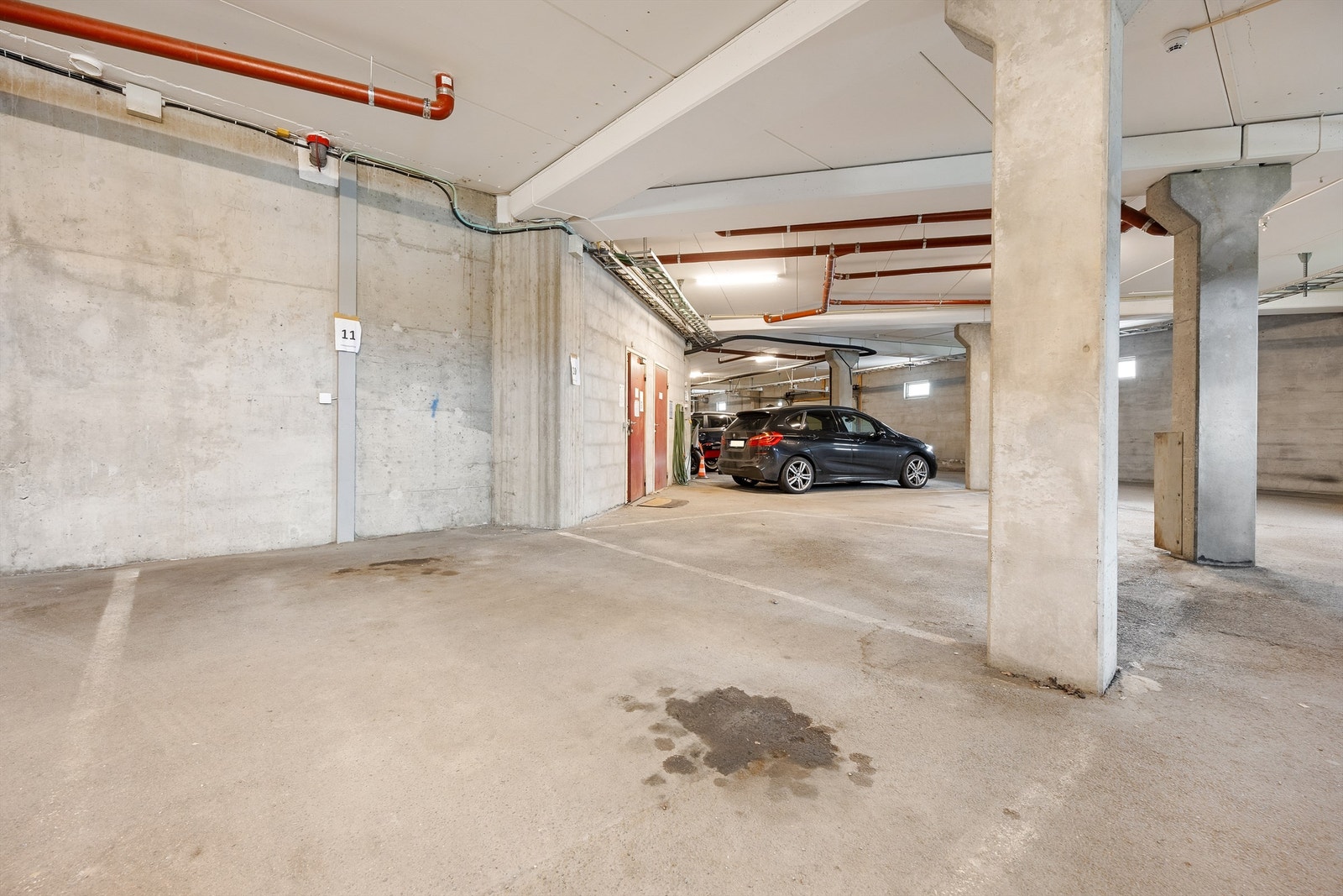 Leiligheten disponerer oppstillingsplass i felles garasjeanlegg Galleribilde