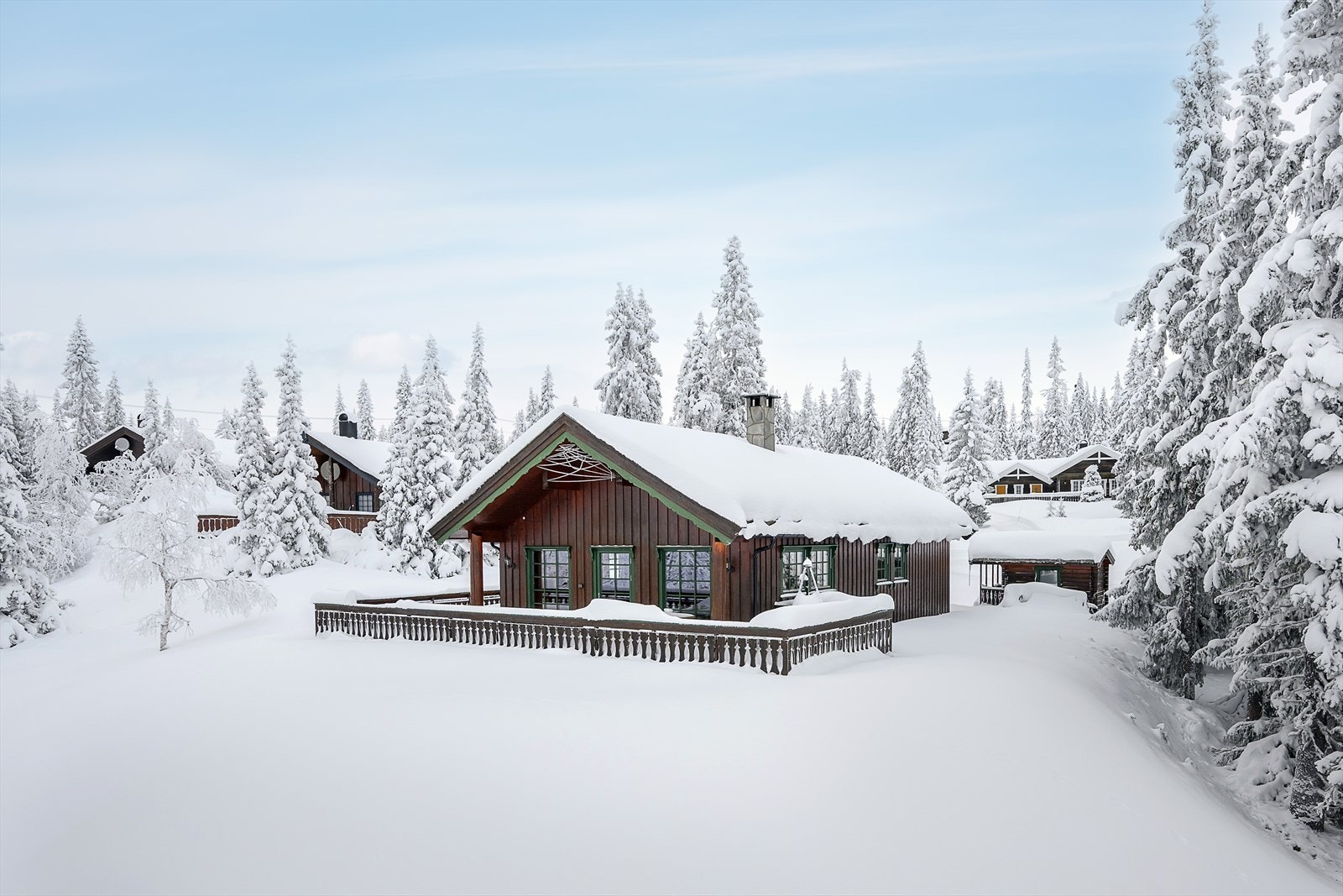 Hytta ligger på Vassbakken på Sjusjøen. Her får du et utmerket utgangspunkt for turer og aktiviteter, sommer som vinter. Galleribilde