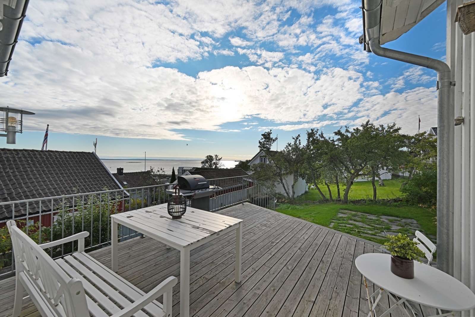 Terrasse utenfor kjøkken Galleribilde