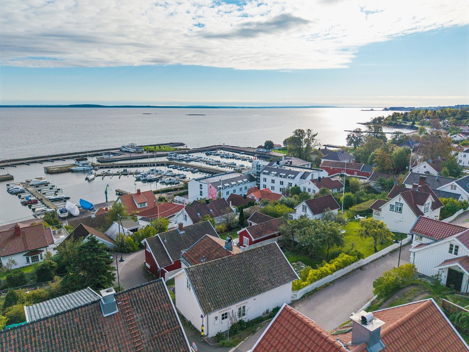 Få meter til havnen via Buggesgate Galleribilde