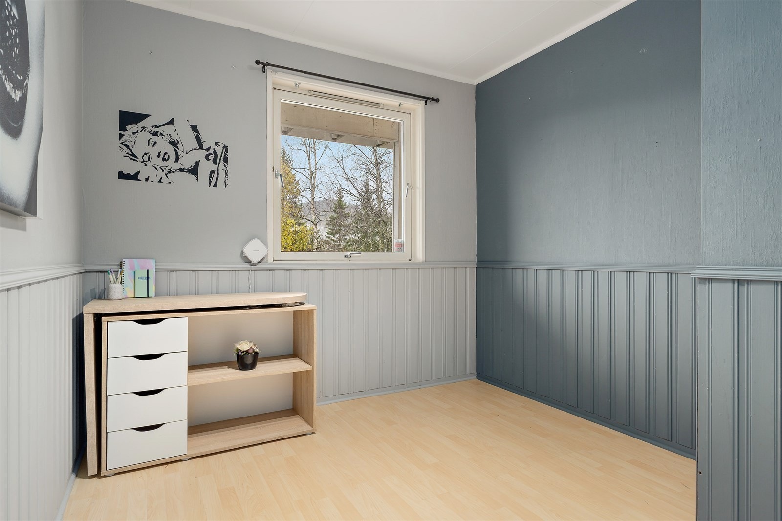 Soverom i sokkeletasjen. Galleribilde