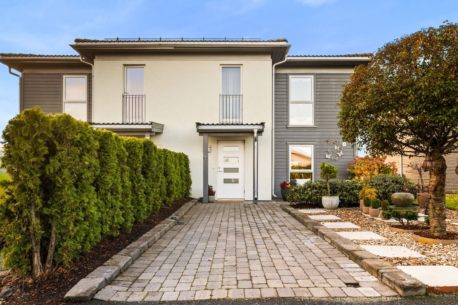 Velkommen til Kurefjordveien boligsameie og Kurefjordveien 38B - Dette er en særdeles gjennomført eiendom med høy standard i et etablert og barnevennlig miljø! Galleribilde