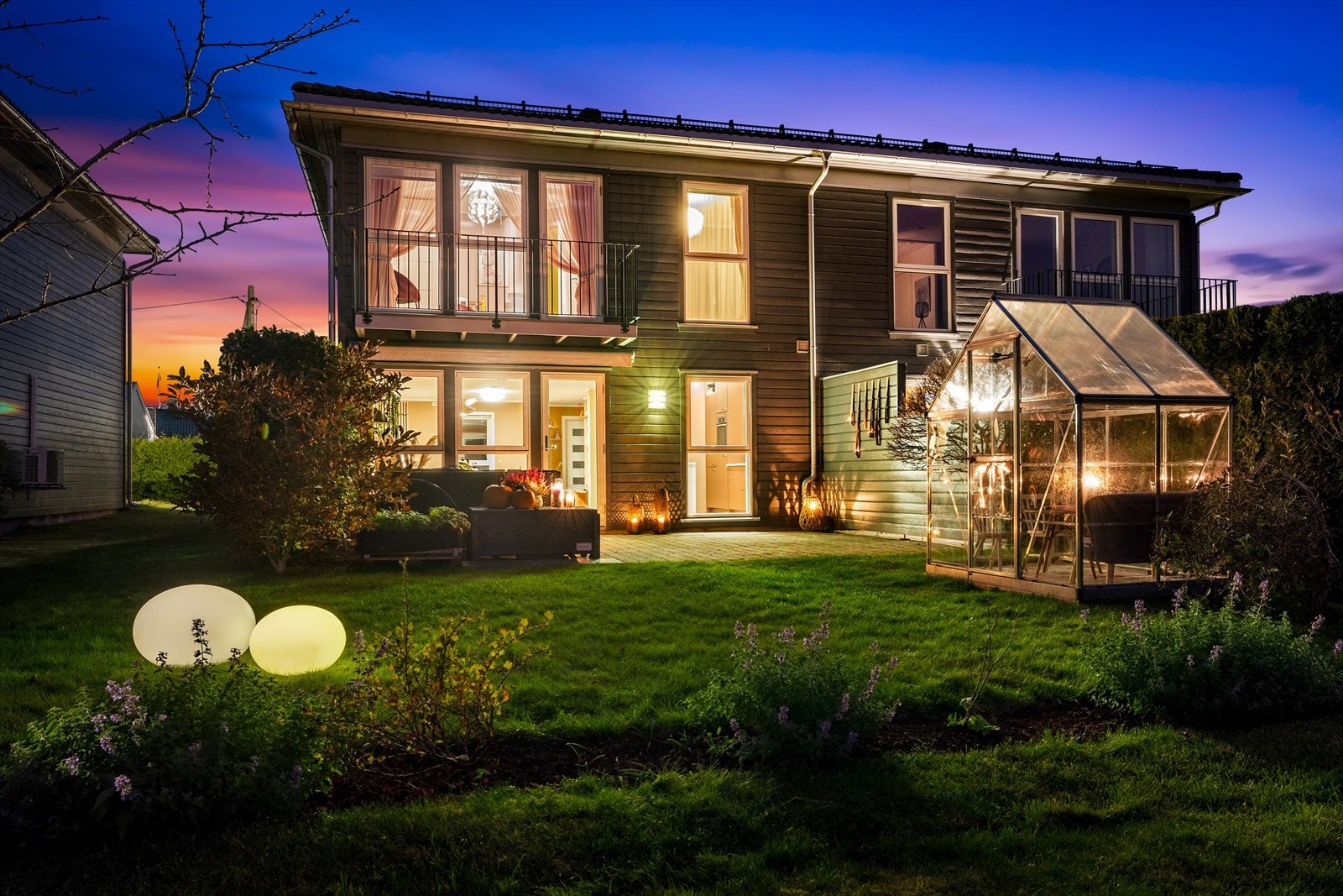 En lun aften i Kirkegrenda. Galleribilde