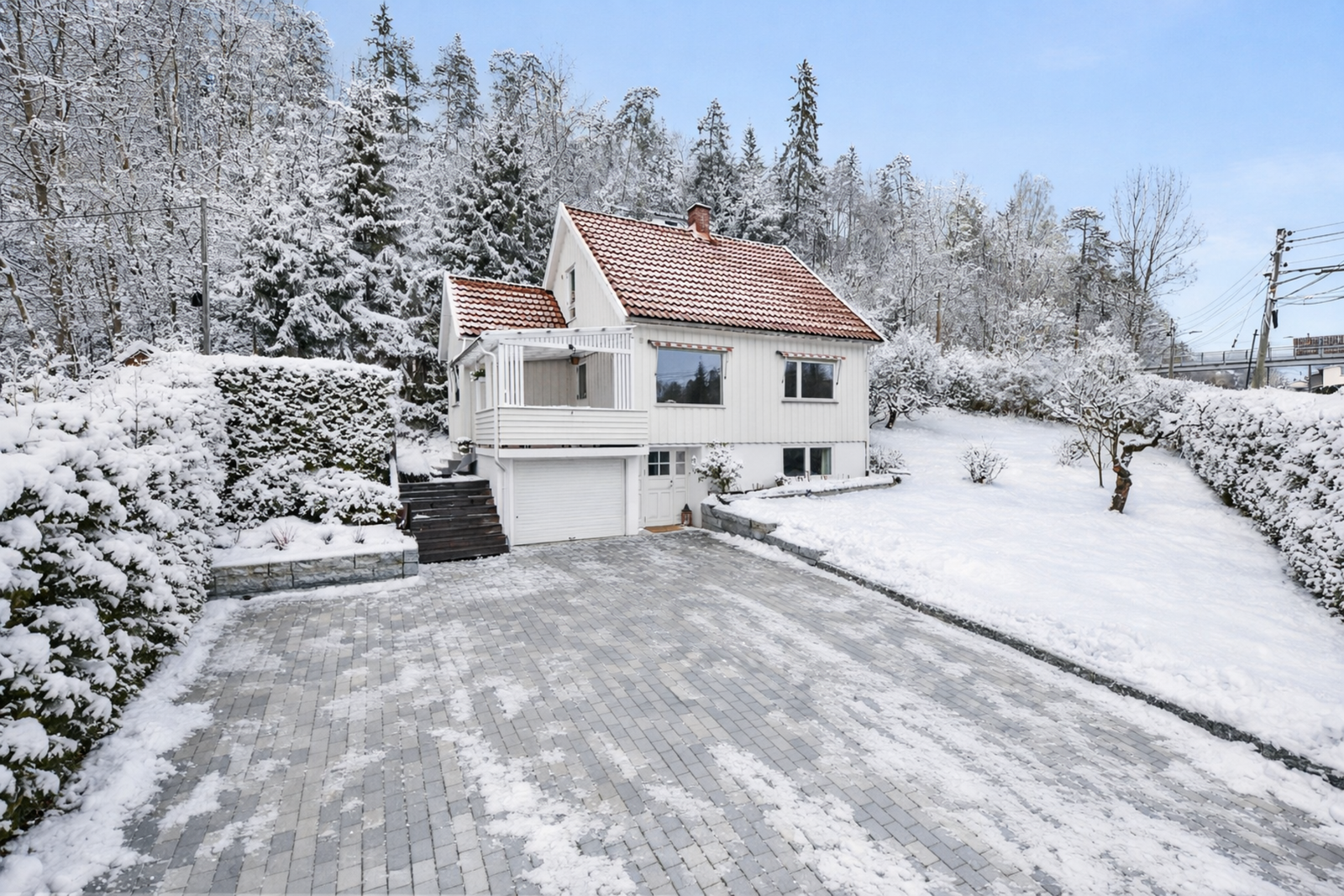 Velkommen til Engervannsveien 1B, presentert av eiendomsmegler Edvard Chapsang ved EIE eiendomsmegling avdeling Sandvika
Foto: Luxe AS (Anders Kjøndal). Bildet er kunstig redigert med KI og er kun ment som illustrasjon. Galleribilde