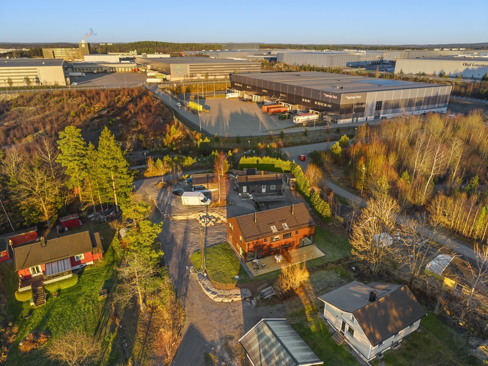 Kort avstand til dagligvarebutikker som Coop Extra og Rema 1000 i Vestby sentrum. Galleribilde