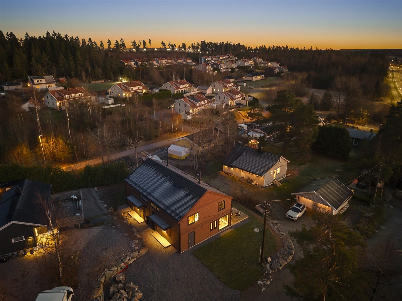 Vestby stasjon ligger en kort kjøretur unna, med togforbindelser mot Oslo og Moss. Galleribilde