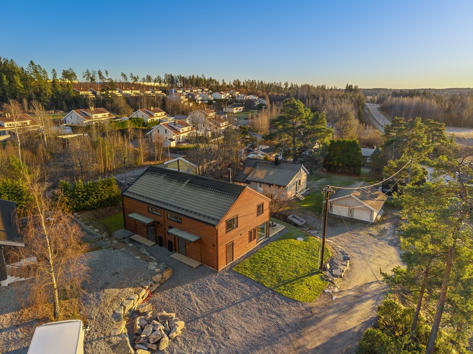 Eiendommen ligger i et etablert og barnevennlig boligområde. Galleribilde