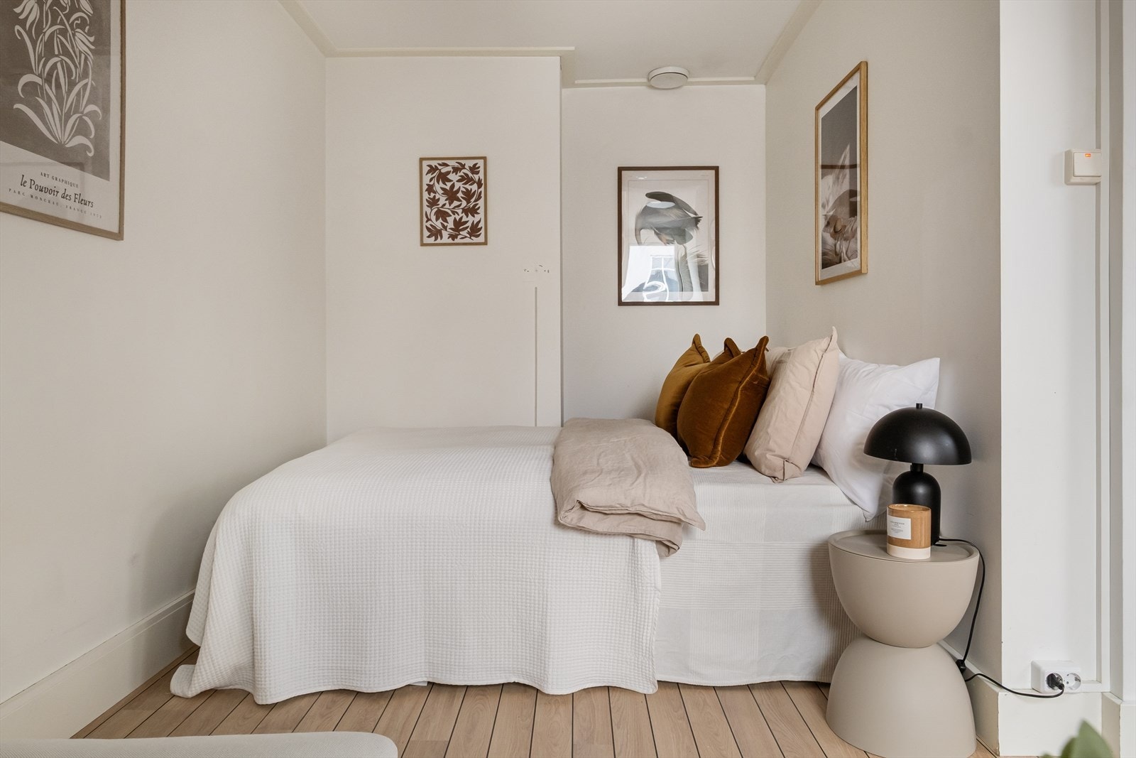 Praktisk alkoveløsning med god plass til seng. Galleribilde