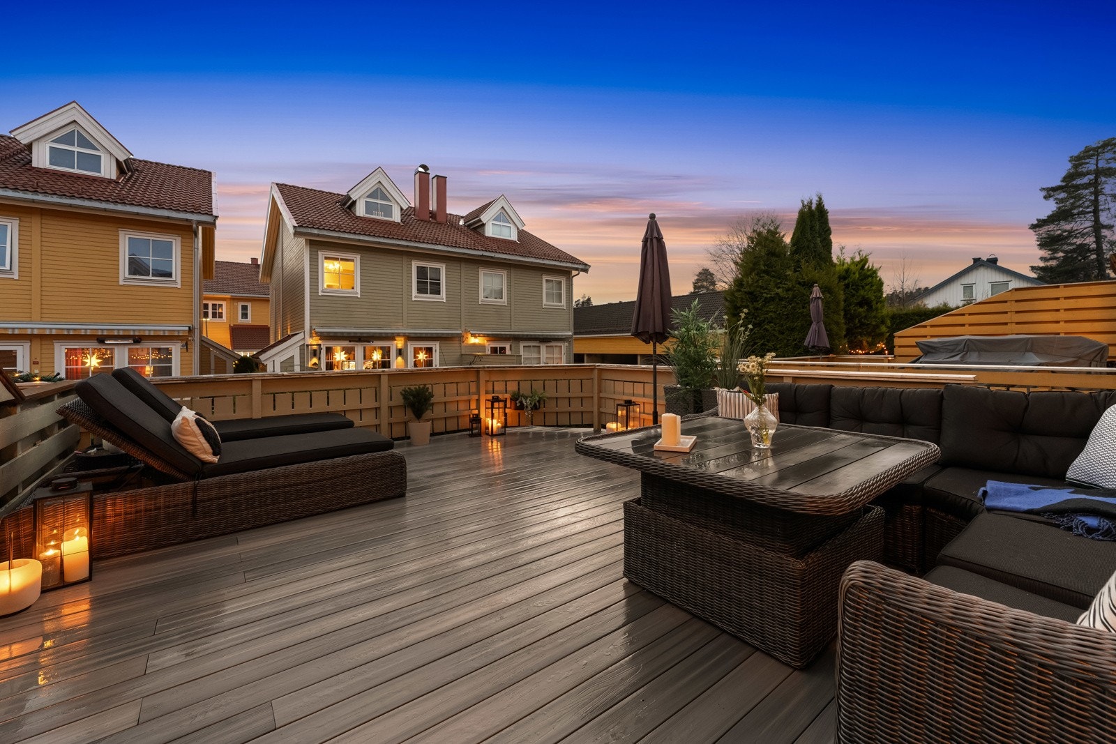 Fra stuen finner du din sydvendte terrassen på ca. 29! Perfekt forlengelse av stuen på sommeren! Galleribilde