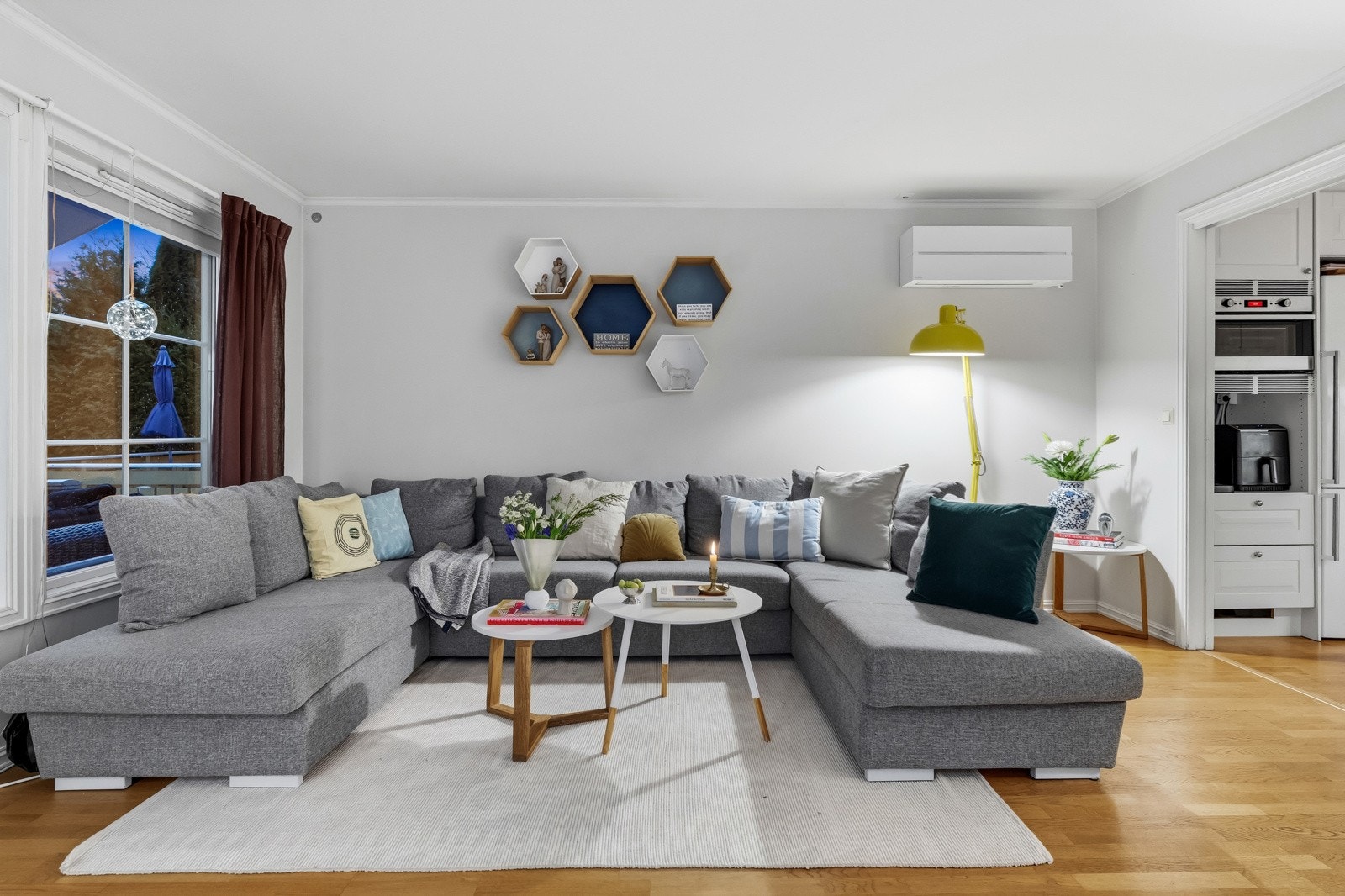 I første etasje er det ogaå lagt parkettgulv. Galleribilde