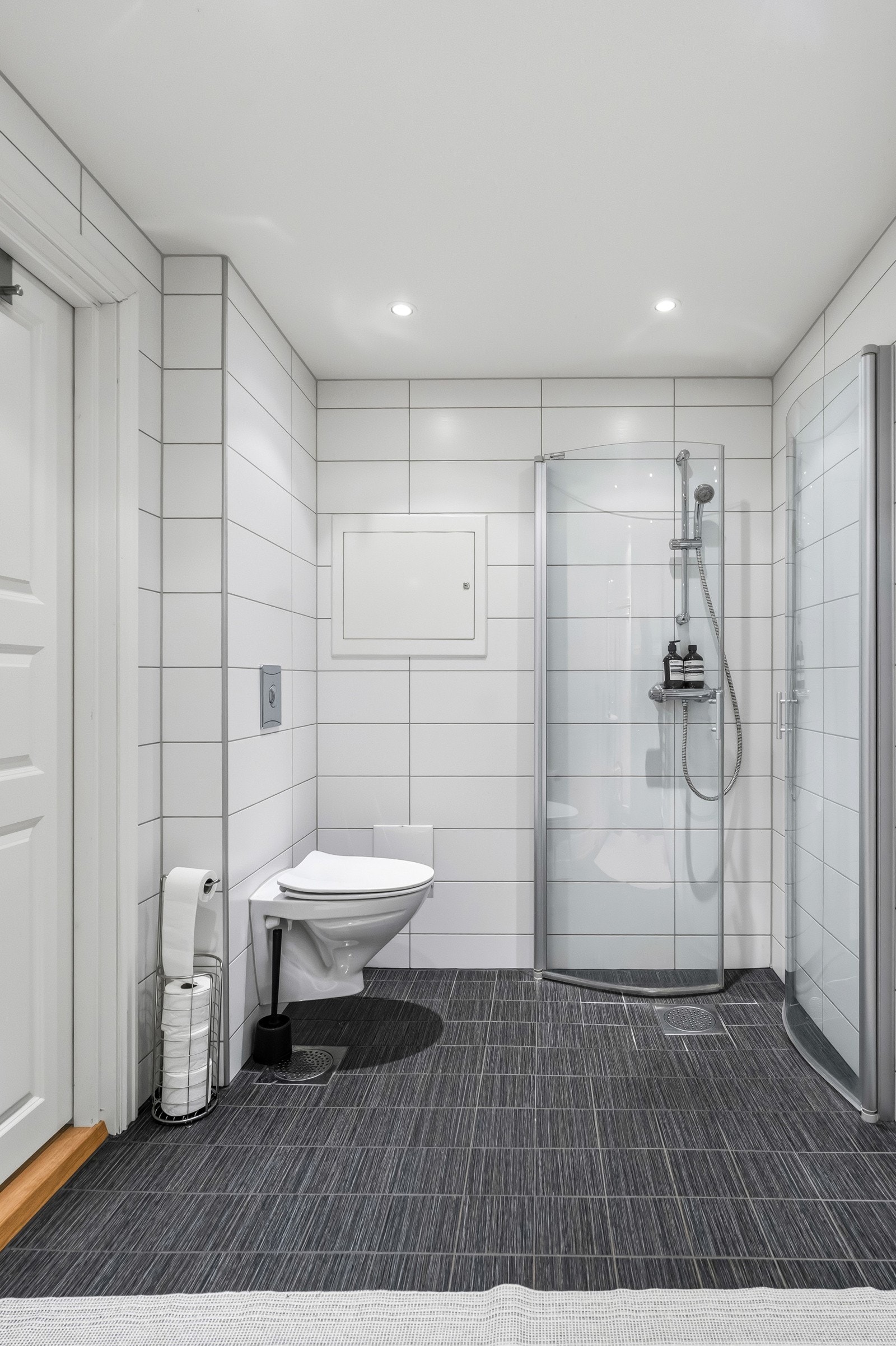 Badet i kjeller er fra ca. 2009. Galleribilde