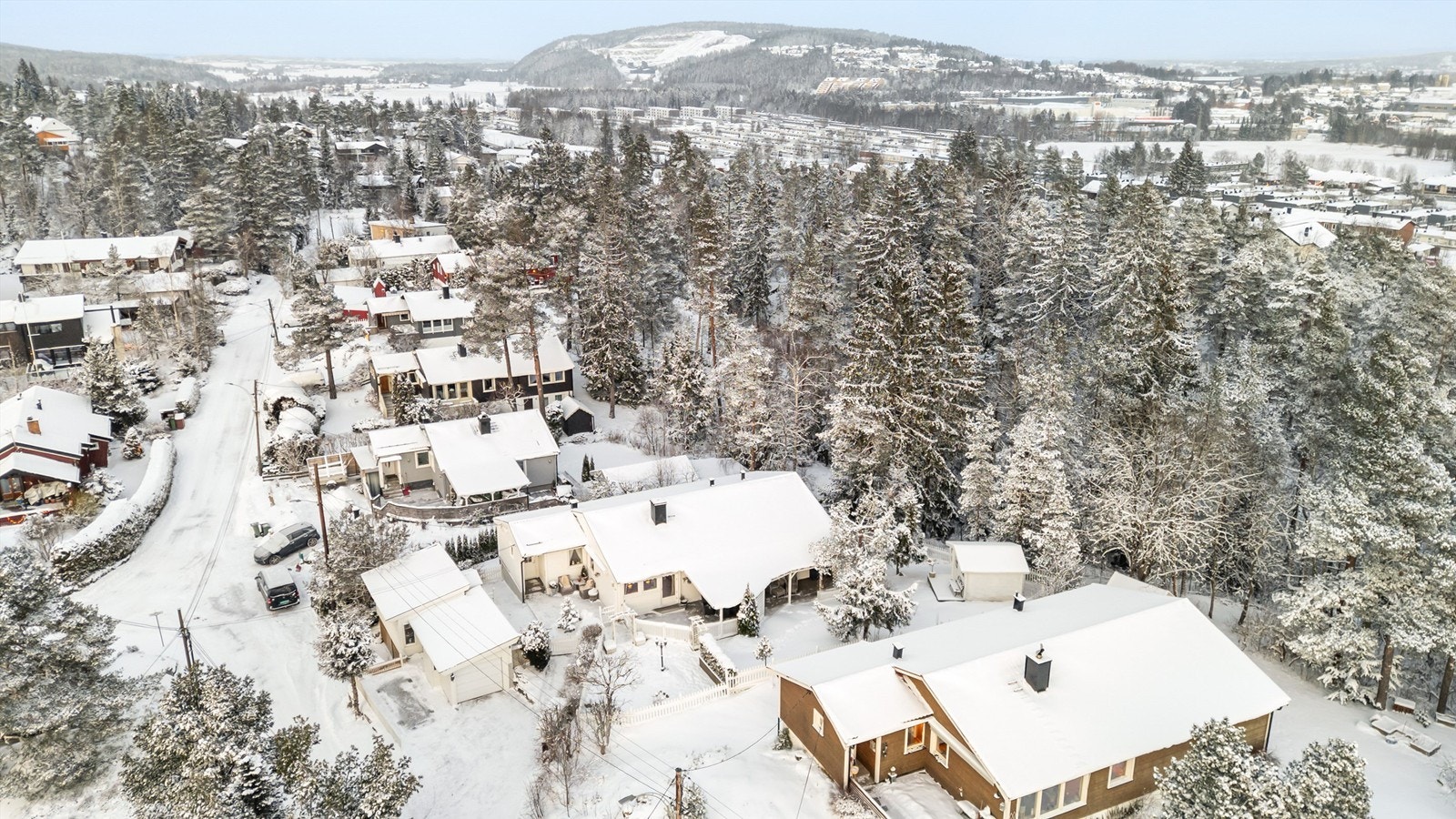 I nærområdet finnes også skoler, barnehager og rekreasjonsområder, som gir gode muligheter for både barnefamilier og andre som ønsker å bo sentralt, men samtidig skjermet og fredelig Galleribilde