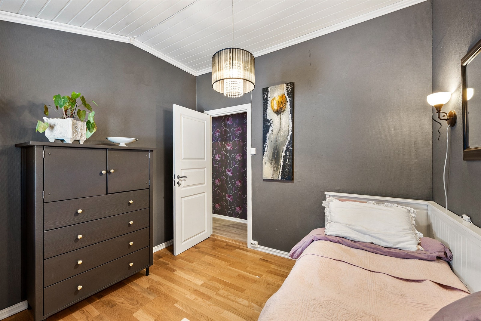 Soverommene ligger praktisk til med nærhet til bad Galleribilde