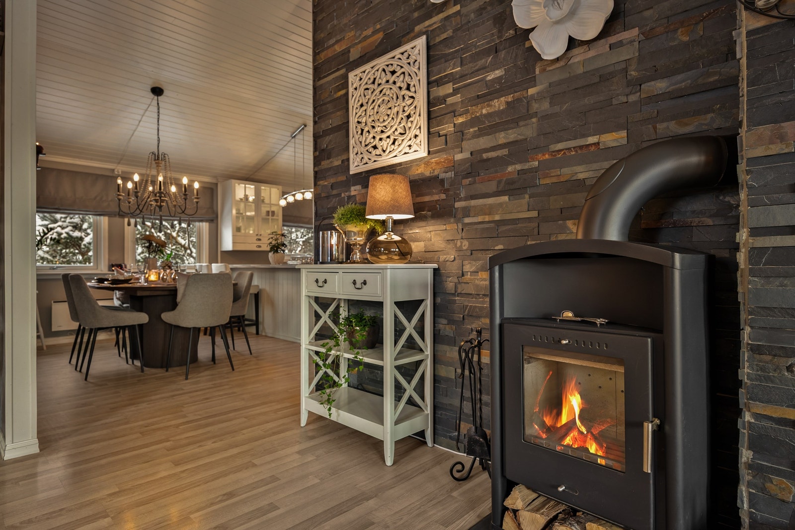 Peisovn som varmer godt på kalde vinterdager Galleribilde