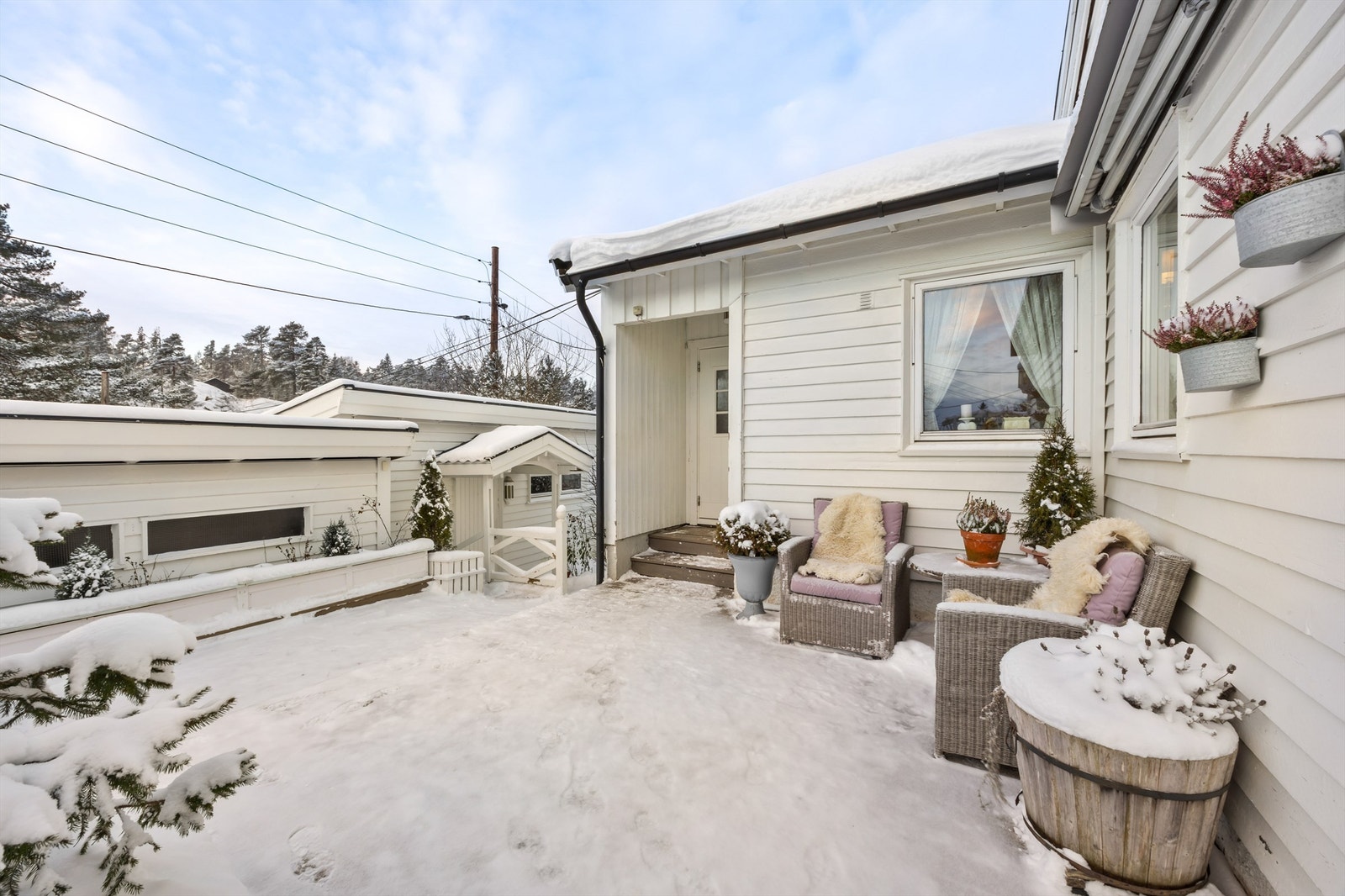 Pent opparbeidet platting ved inngangsparti Galleribilde