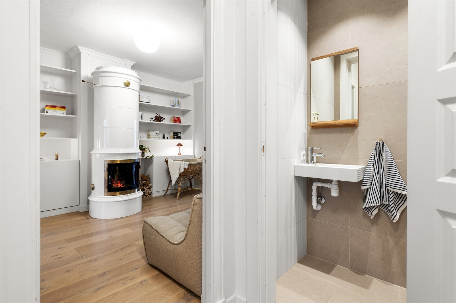 Leiligheten har et separat gjestetoalett som ble etablert i forbindelse med oppussing av badet i 2022. Galleribilde