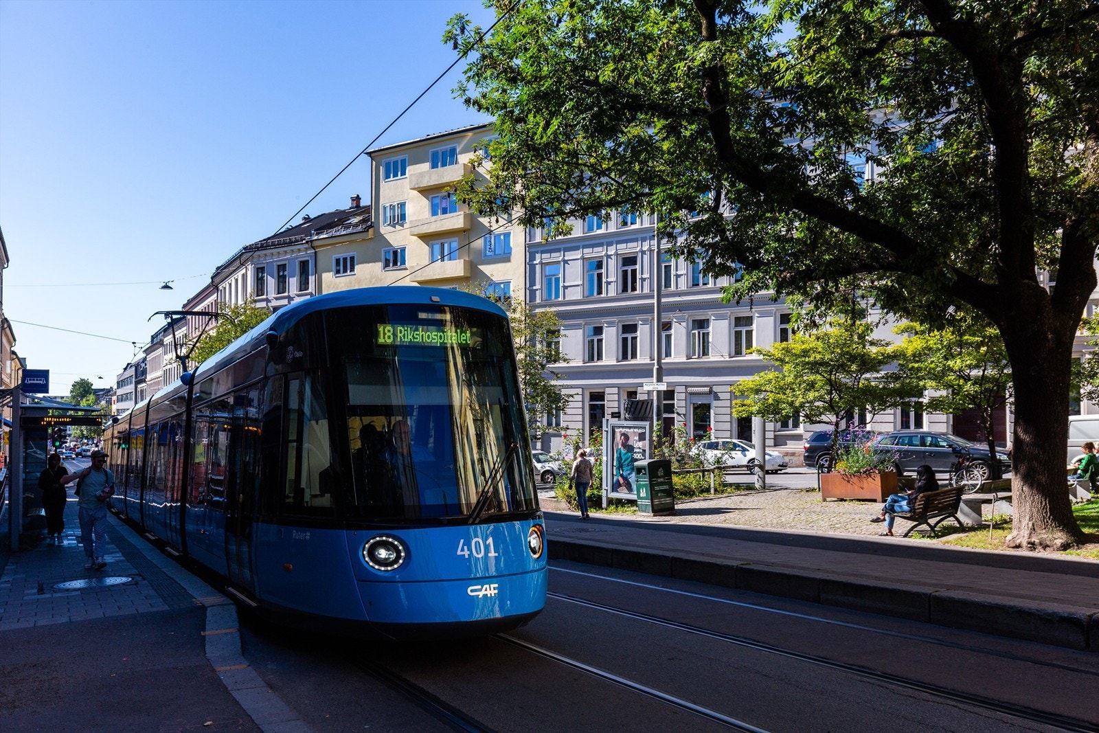 Kort vei til offentlig kommunikasjon med blant annet trikk like ved. Galleribilde