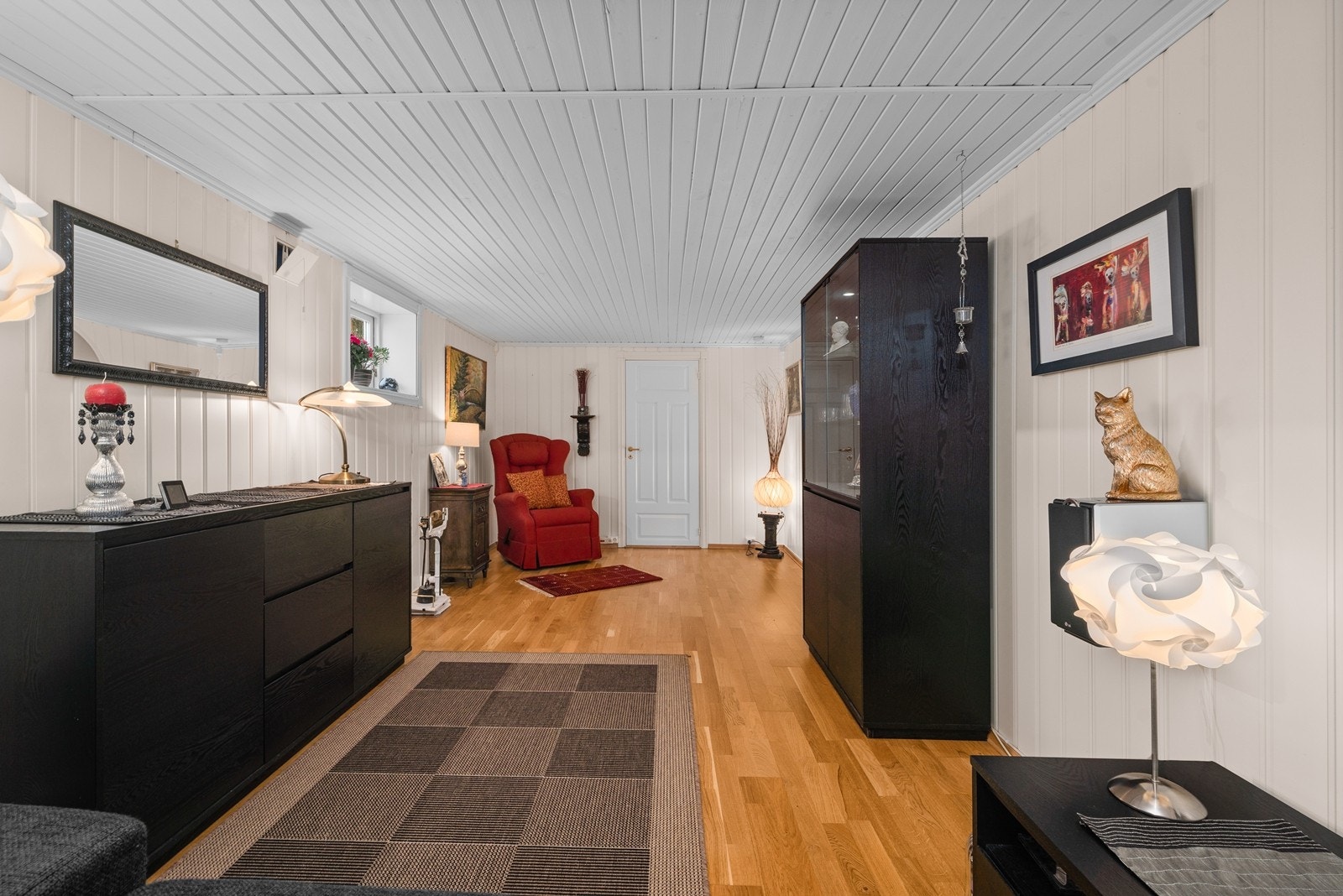 Kjellerstuen varmes opp med varmekabler i gulv. Galleribilde