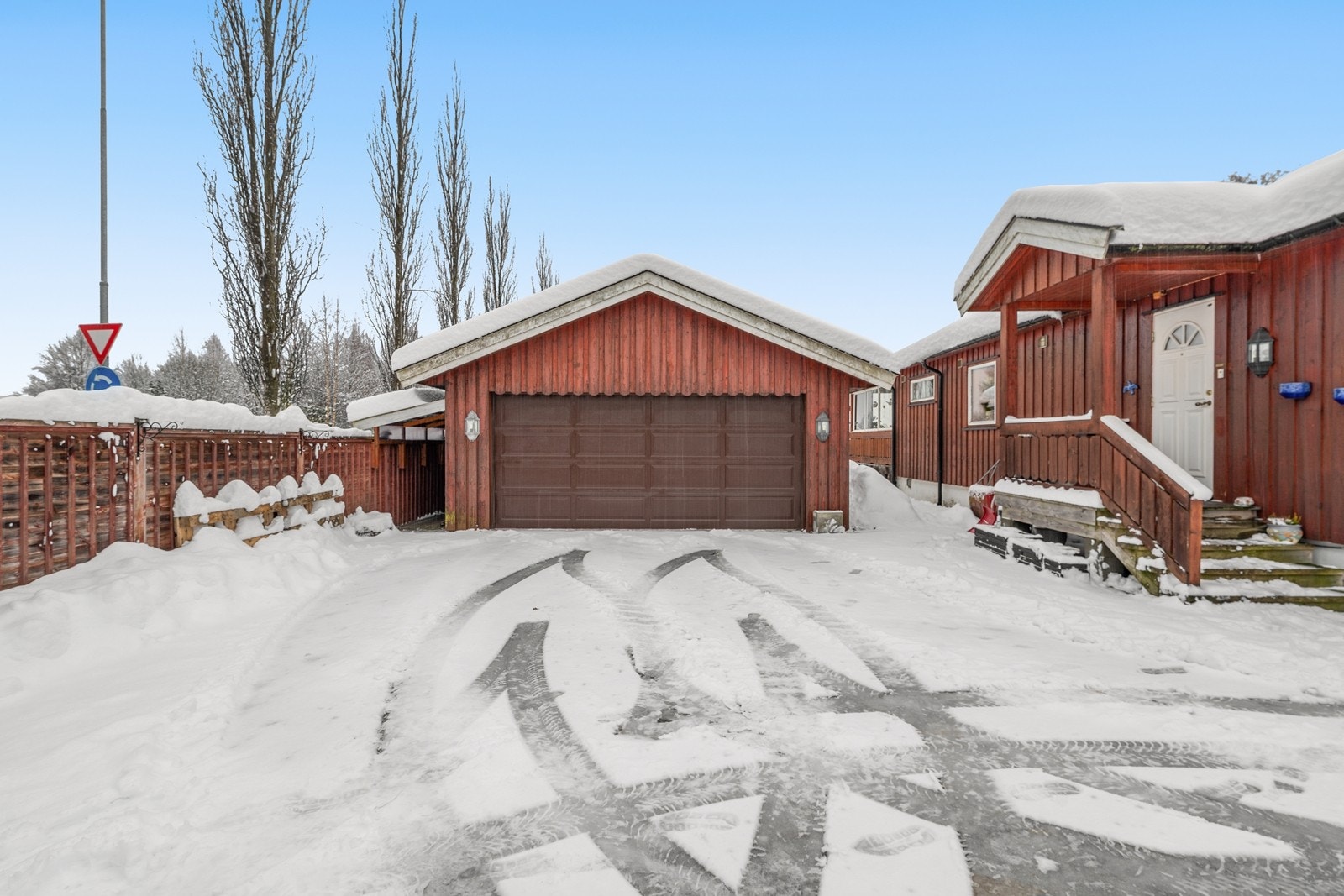 Eiendommen ligger sentralt til i Maura. Parkering i dobbeltgarasje. Galleribilde