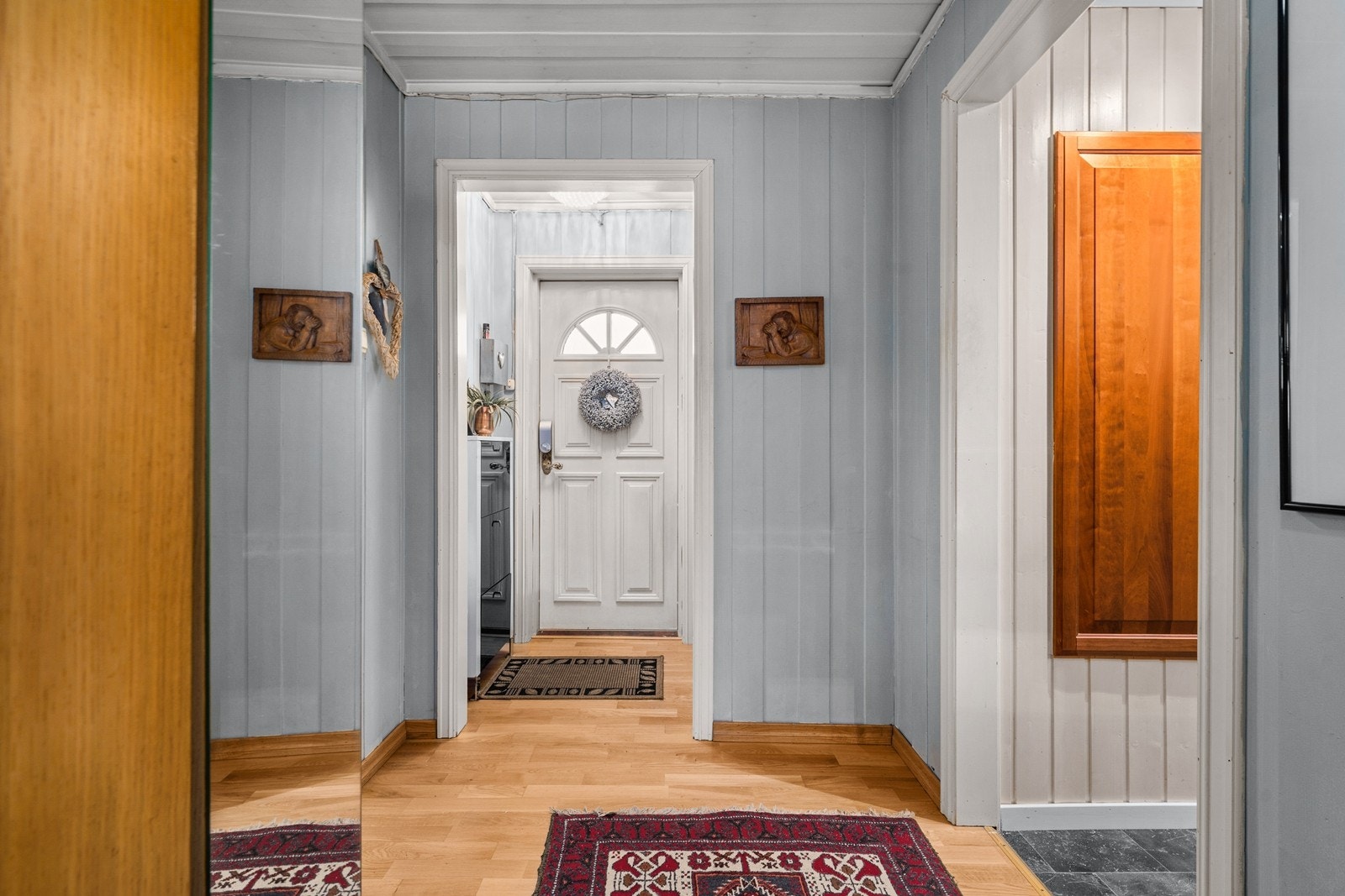 Velkommen inn! Entré/gang med plass til oppbevaring Galleribilde