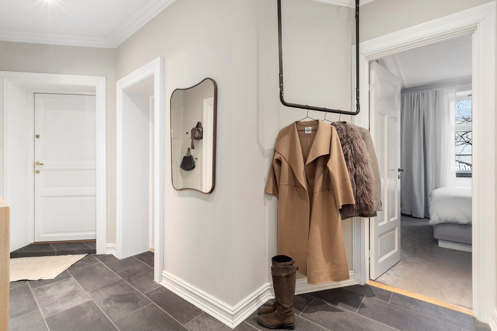 Det er varmekabler i entréen. Galleribilde