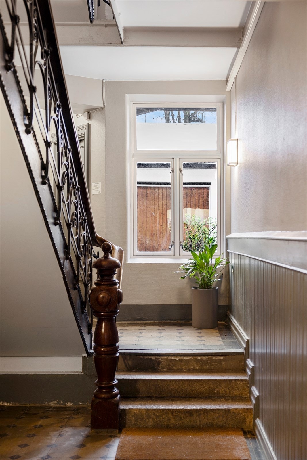 Leiligheten ligger i byggets andre etasje. Galleribilde