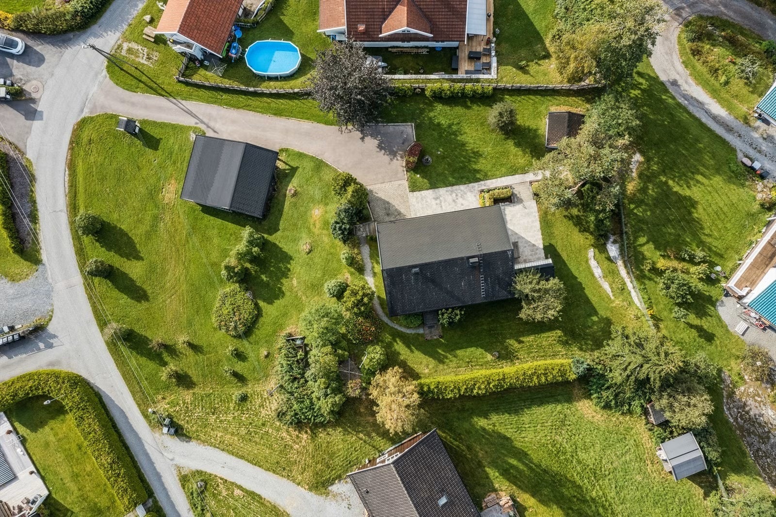 Det står i dag en garasje på tomten som hjemmelshaver skal flytte fra eiendommen. Galleribilde