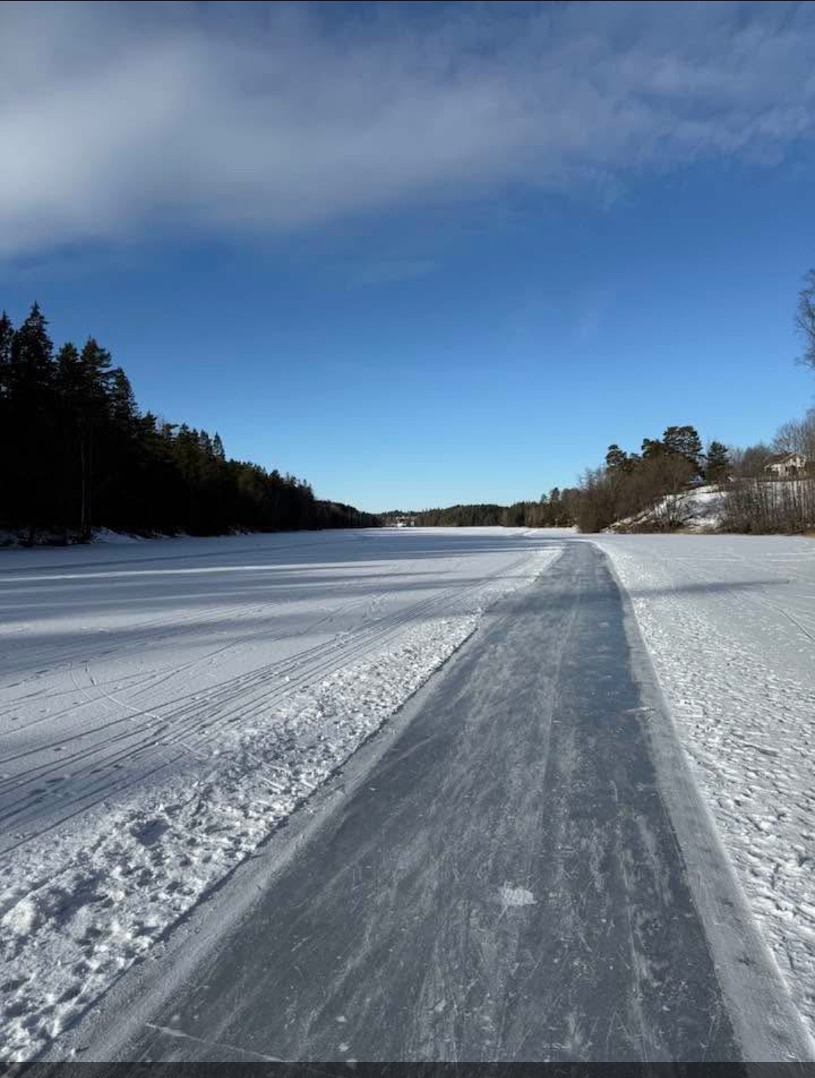 Vinterstid byr de lokale vannene på flotte skøytemuligheter for store og små. Galleribilde